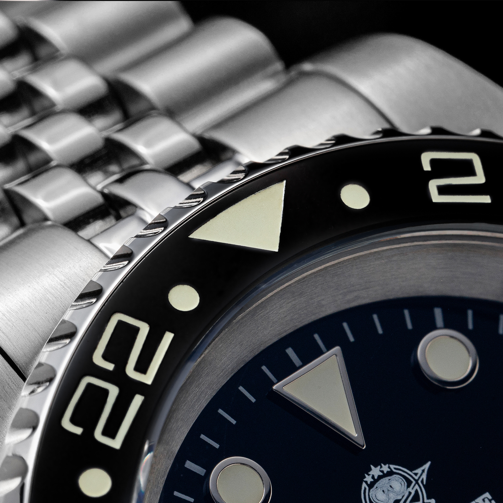 ADDIESDIVE AD2050 Luxury GMT W - Ceramic Link Bracelet recensione e prezzo
