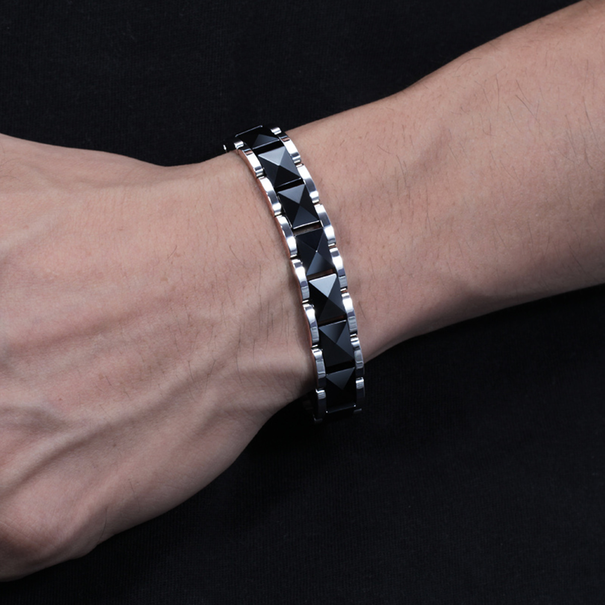 ARADOO Minimalist Pyramid Desi - Ceramic Link Bracelet recensione e prezzo